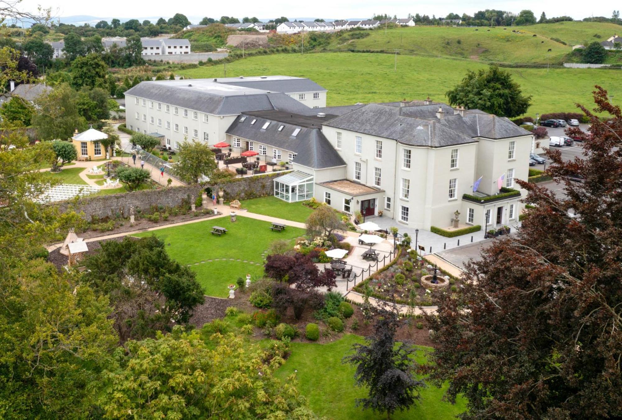 County Arms Birr Hotell Exteriör bild