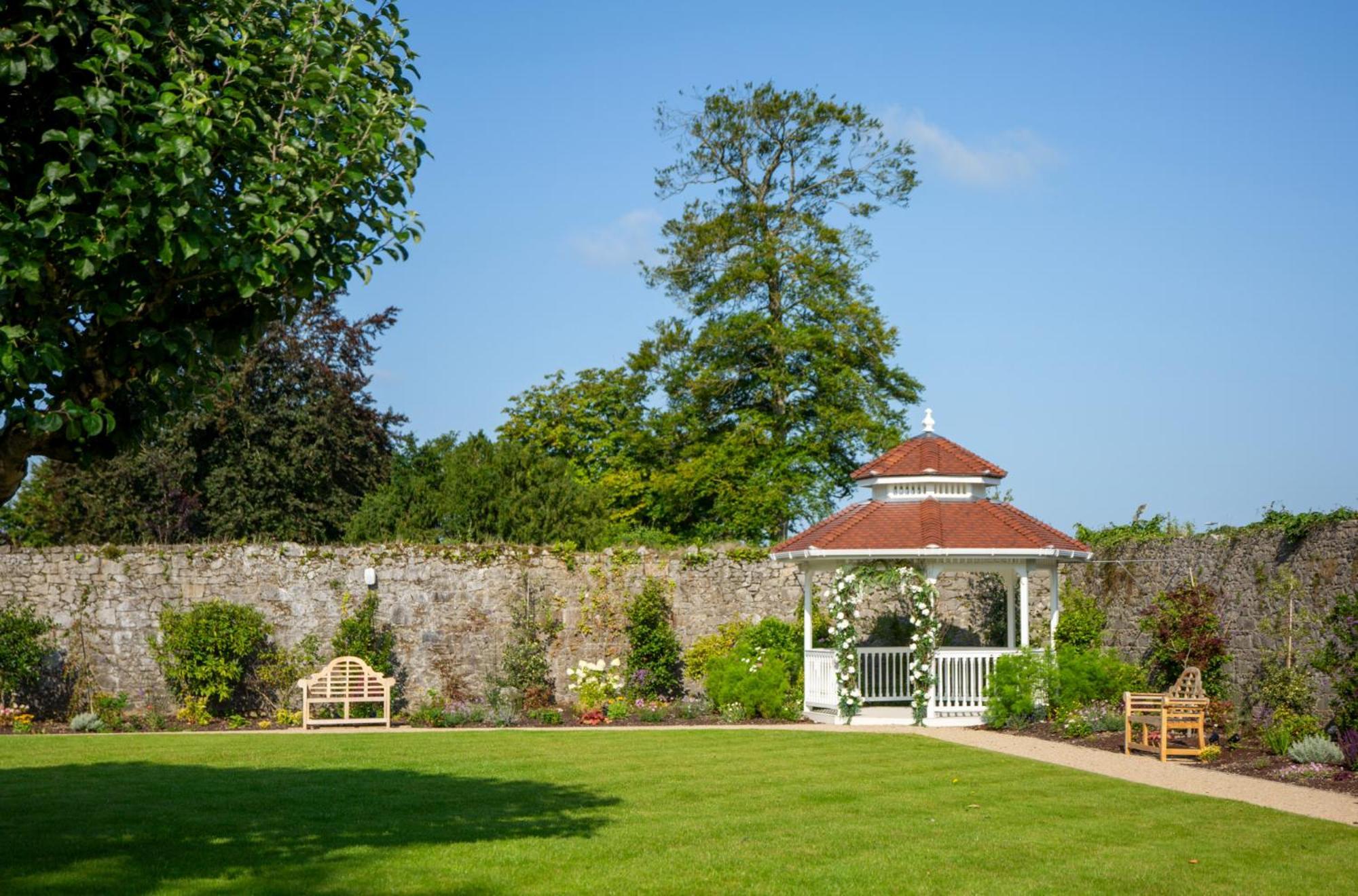 County Arms Birr Hotell Exteriör bild
