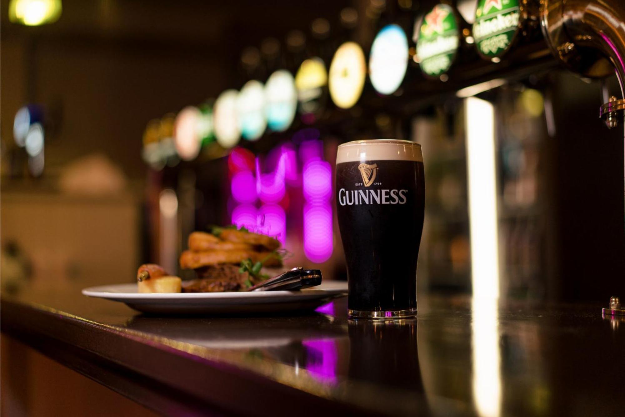 County Arms Birr Hotell Exteriör bild
