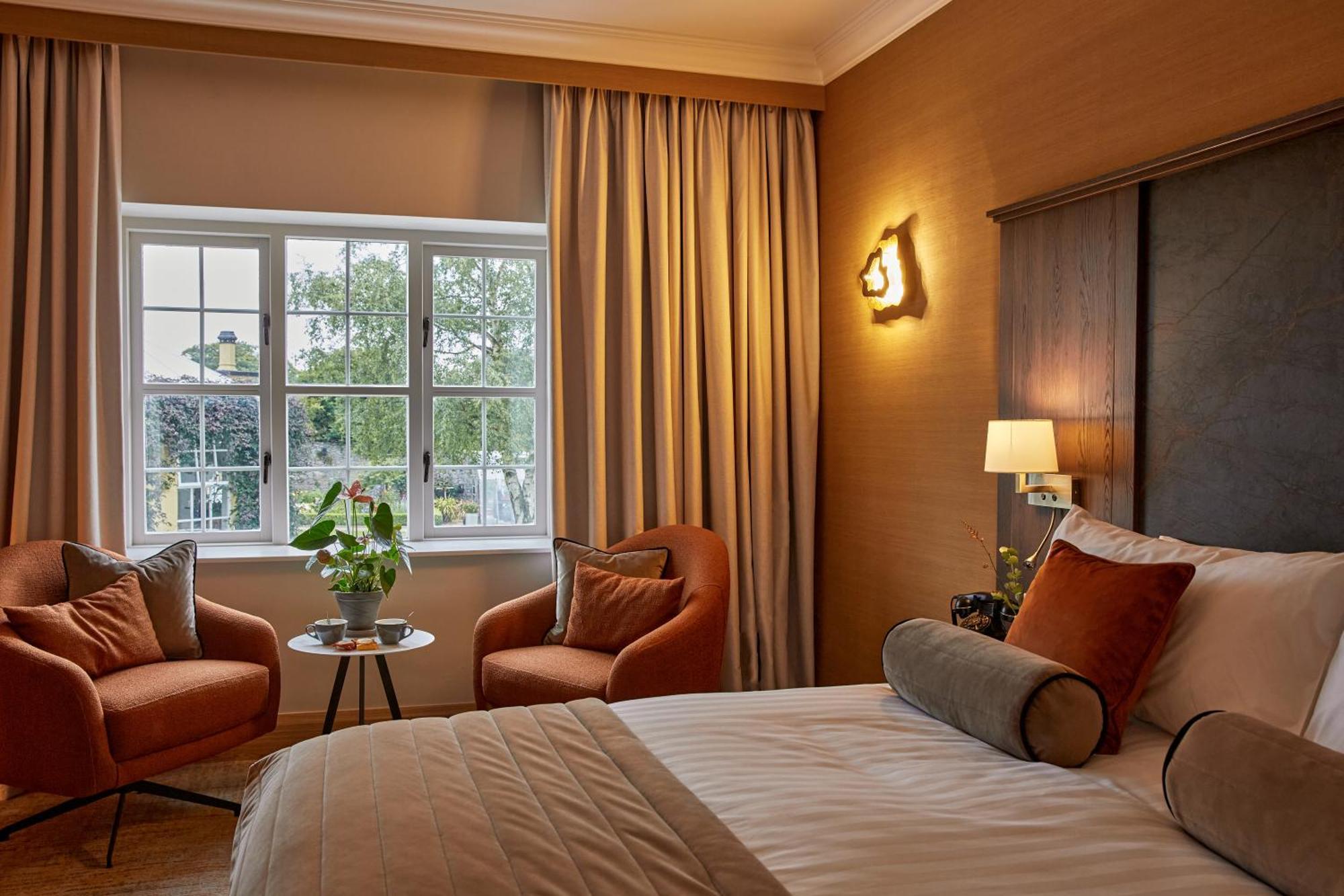 County Arms Birr Hotell Exteriör bild